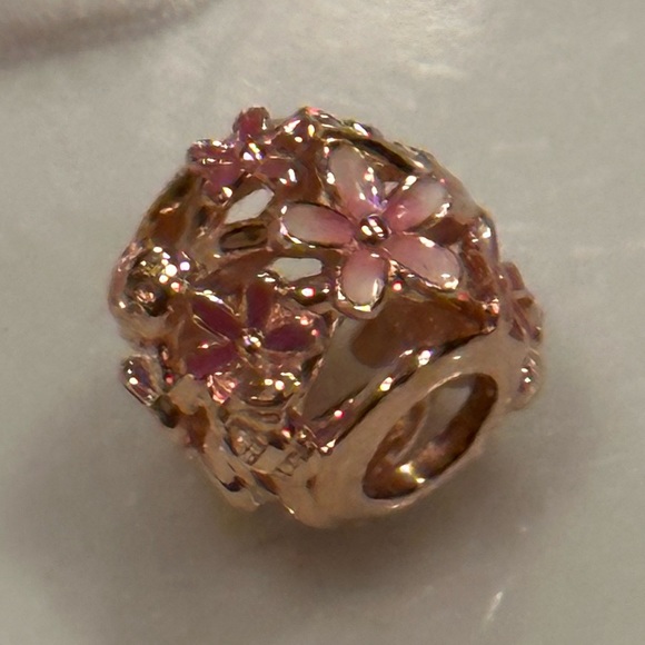 Pandora Rose Moments Openwork Pink Daisy Flower Charm - Picture 3 of 4